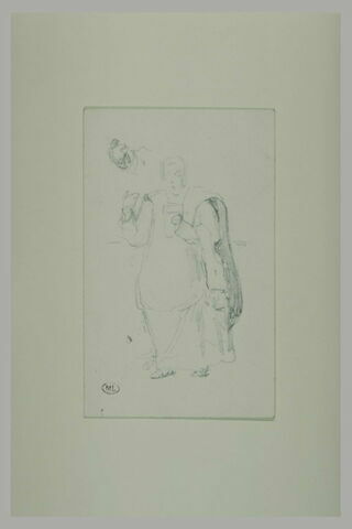 Prêtre, debout, lisant un papier qu'il tient à la main, image 1/1