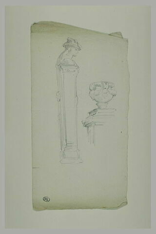 Hermès, vu de profil, le buste tourné vers la droite ; vase sur un piédestal, image 2/2