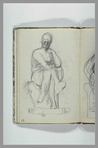 Une femme, à demi drapée, assise sur un socle, vue de face, image 1/1