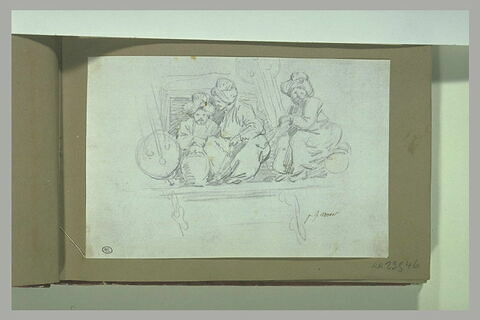 Trois turcs, coiffés de turbans assis sur une estrade, image 2/2