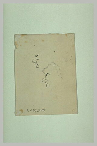 Deux petits croquis d'une tête de profil à gauche, nez busqué, image 1/1