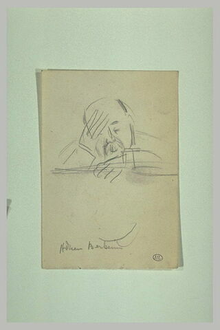 Adrien Benheim vu en buste, de face, la tête appuyée sur la main droite, image 1/1