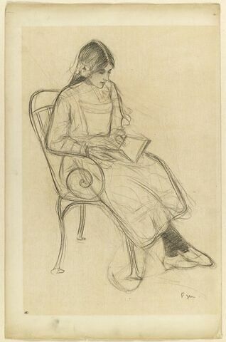 Jeune fille assise dans un fauteuil de jardin, lisant, de trois quarts