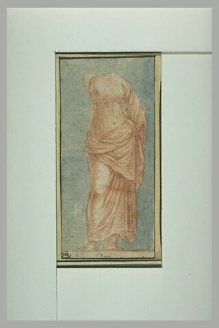 Statue antique, sans la tête et le bras droit, image 1/1