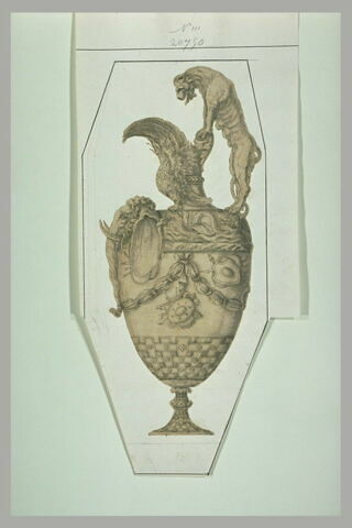 Aiguière décorée de trophées, avec une anse en lion, et une tête d'éléphant, image 1/1