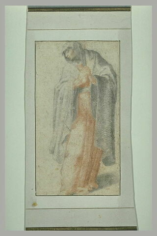 Femme drapée, debout, les mains jointes : la Vierge au pied de la Croix (?)