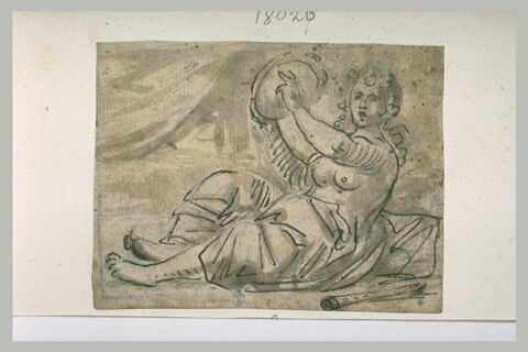 Femme assise avec une flûte et un tambourin, image 1/1