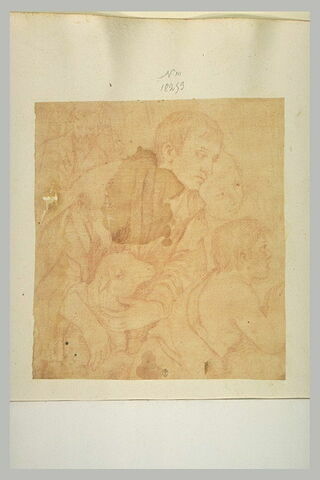 Jeune homme tenant un agneau et deux enfants, image 2/2