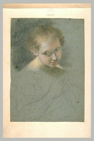 Portrait d'une jeune fille, vue en buste de trois quart, les mains jointes, image 2/2