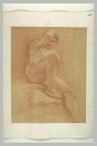 Homme nu, assis, jambe droite pliée, main droite sur la tête, image 1/1