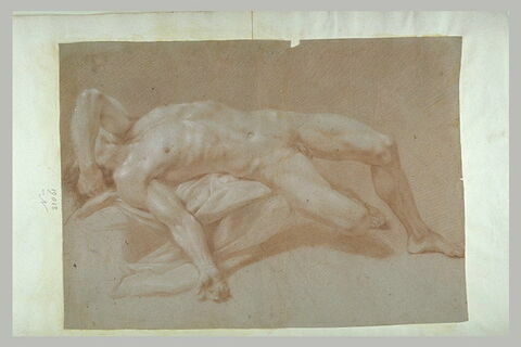 Homme nu, étendu sur le dos, le bras gauche sur le visage, image 1/1