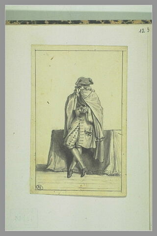 Homme en manteau prenant du tabac dans sa main, appuyé à une table juponnée, image 2/2