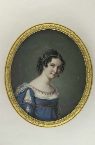 Portrait de jeune femme, vue en buste et de trois quarts, image 1/1