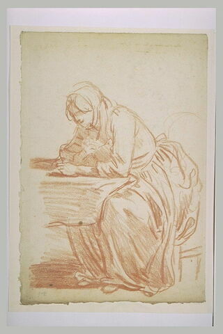 Une femme assise écrivant, tournée vers la gauche, image 1/1