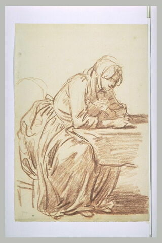 Femme assise, accoudée sur une table, tournée vers la droite, image 2/2