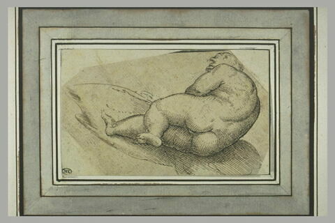 Homme nu, couché sur le côté, de dos, courbé en avant, image 1/1