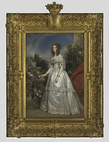 Portrait en pied de la duchesse de Nemours, dans un jardin, image 2/3