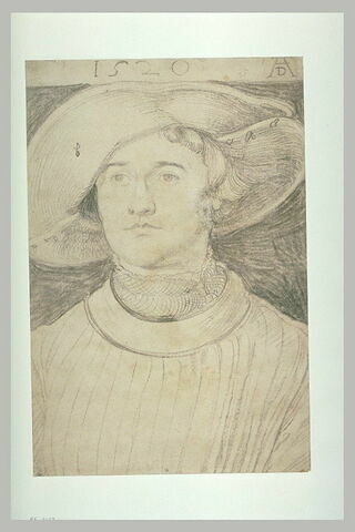 Portrait d'homme de face, en buste, coiffé d'un large chapeau, image 2/2