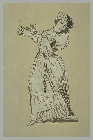 Femme debout, les bras tendus vers la gauche, image 2/2