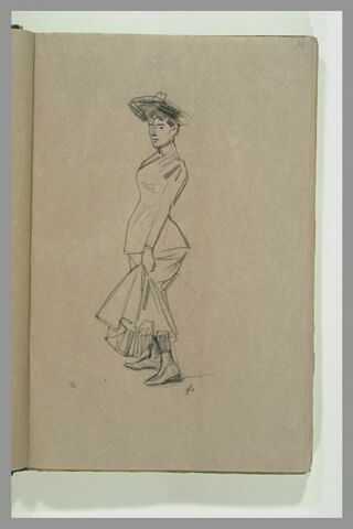Femme de profil, découvrant ses bottines, image 1/1