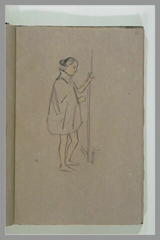 Femme nue, vêtue d'une cape, s'appuyant à un mur, image 1/1