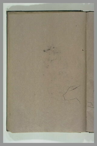 Femme assise en tailleur, à terre, image 1/1