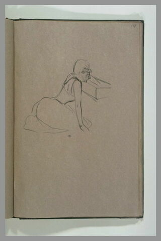 Jeune femme tournée vers la gauche, image 1/1
