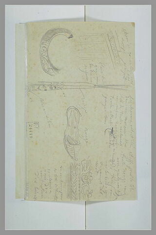 Collier, pantoufle, ornement et notes manuscrites, image 2/2