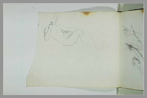 Femme, nue, mi-allongée, image 2/2