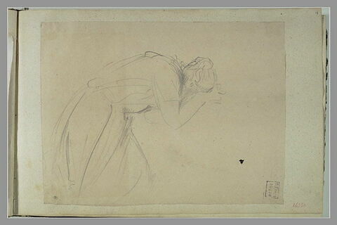 Femme se prosternant, de profil à droite, image 1/1