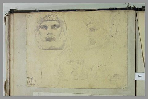 Quatre têtes sculptées, un bras droit, image 2/2