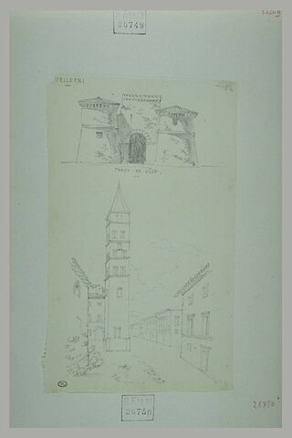 Velletri : vue d'une porte de ville et d'un campanile dans une rue