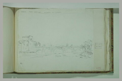 Rimini : vue d'un pont antique et de la montagne aux environs de la ville, image 1/1