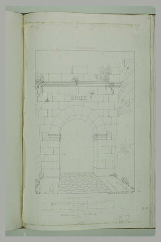 Porte antique sous laquelle passe une rue, à Tivoli