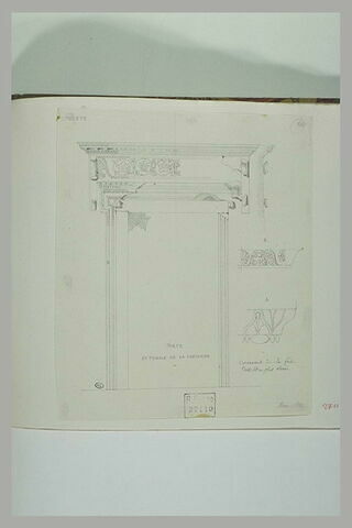 Encadrement de porte et ornements du temple de la Concorde à Spolète