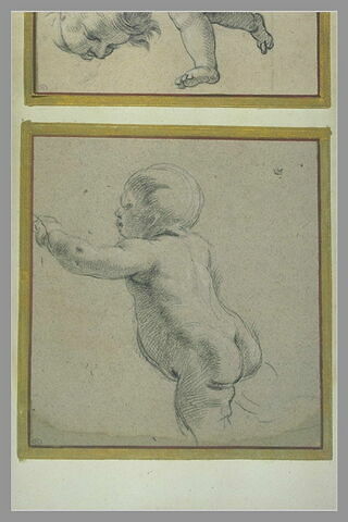 Enfant nu, de dos, tourné vers la gauche, image 2/2