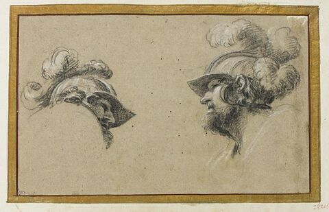 Deux têtes d'homme coiffées d'un casque