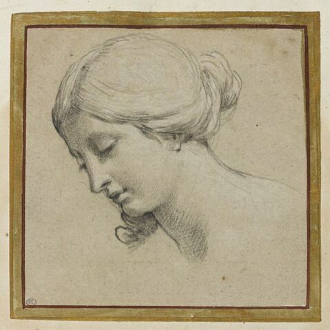 Tête de femme penchée, cheveux relevés, image 1/3