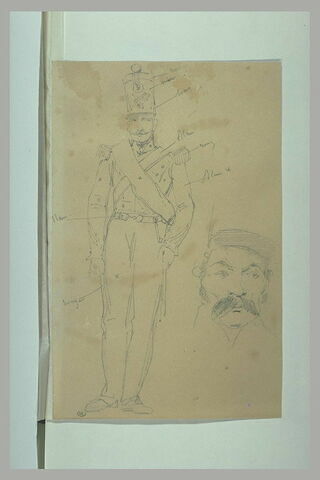Soldat debout de face ; tête d'homme Soldat debout de face ; tête d'homme