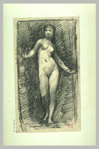 Femme nue, debout, de face, bras écartés, sur un fond noir, image 1/1