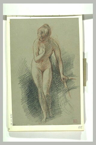 Femme nue, de face, regardant vers la gauche, la main droite sur la poitrine