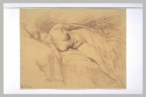 Femme nue couchée sur un lit