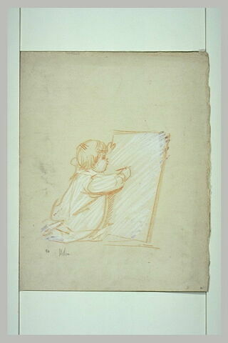 Paulette enfant, à genoux, dessinant sur une grande feuille, image 1/1
