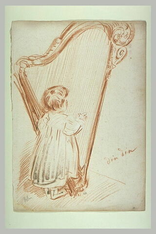Paulette enfant devant une harpe dont elle pince les cordes, image 1/1