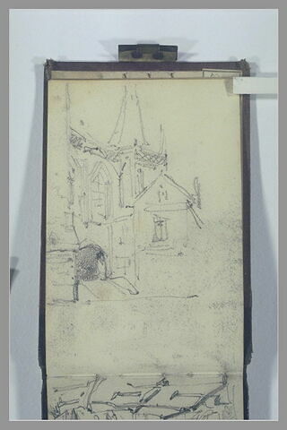 Façade avec un passage voûté