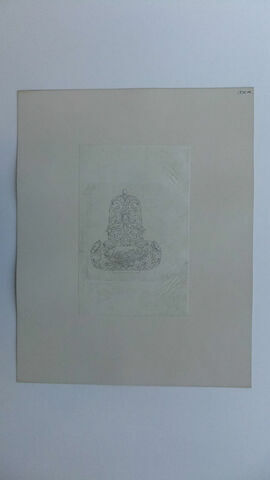 Ornement en forme de vase. Paysage au bas, image 2/2