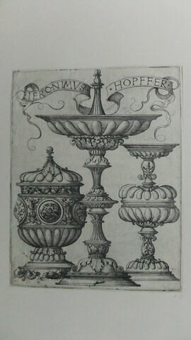 Trois dessins de vases, image 2/3