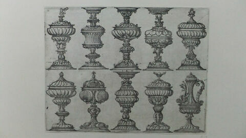 Dix dessins de vases, image 2/3