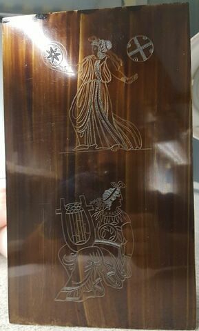 Peinture de vase : figure de sphériste et personnage tenant une lyre., image 1/1