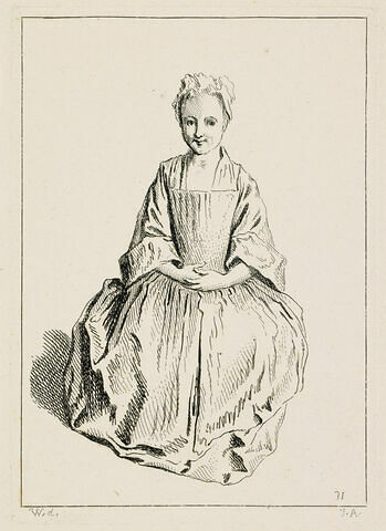 Petite fille assise de face, les mains croisés, image 1/1
